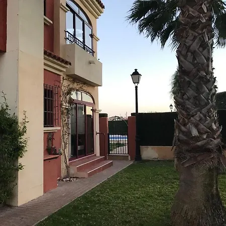 A Quiet House In The Neighborhood Of Urbanizacion Club Salino Nyaraló *