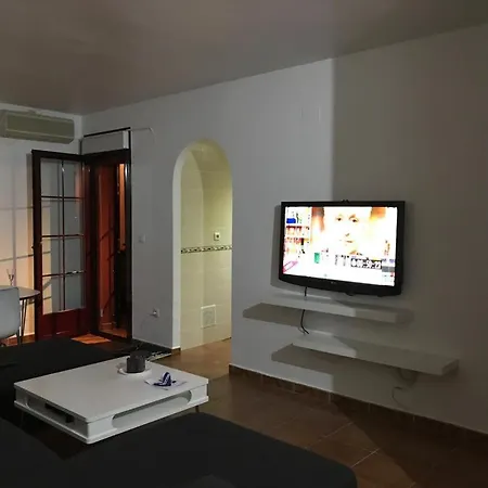 A Quiet House In The Neighborhood Of Urbanizacion Club Salino *