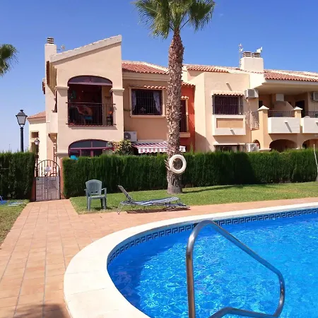 A Quiet House In The Neighborhood Of Urbanizacion Club Salino Nyaraló *